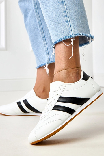 Białe sneakersy typu tenisówki z czarną wstawką Mydland 2