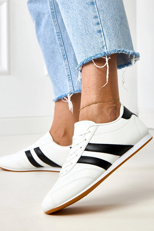 Białe sneakersy typu tenisówki z...