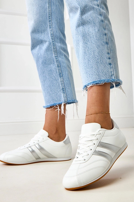 Białe sneakersy typu tenisówki ze...