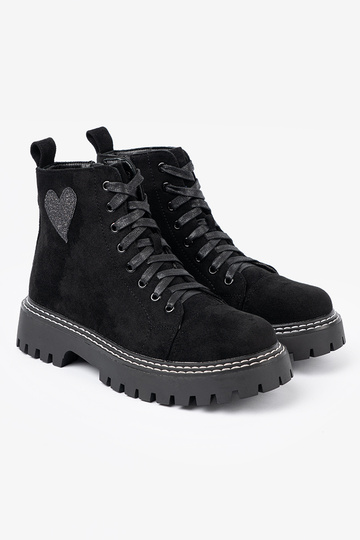 black laced boots z błyszczącym heartm