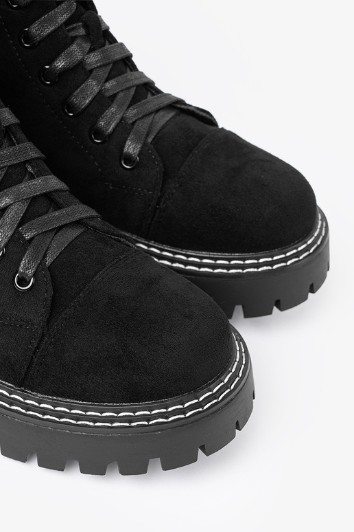 black laced boots z błyszczącym heartm