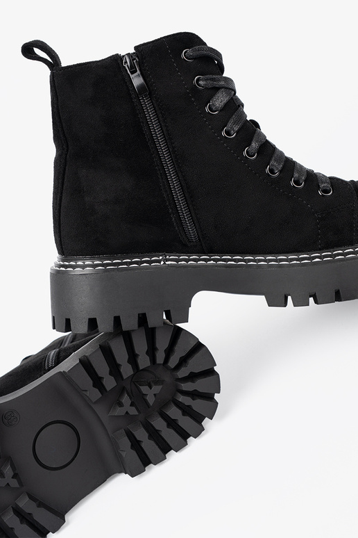 black laced boots z błyszczącym heartm