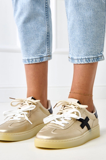 Złote sneakersy na platformie z czarną wstawką Eriksen