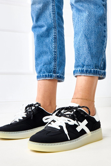 Czarne sneakersy na platformie z białą wstawką Eriksen