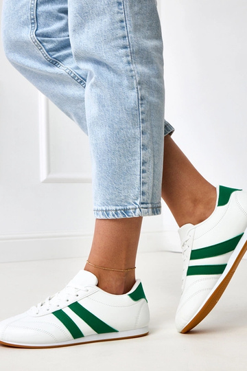 Białe sneakersy typu tenisówki z zieloną wstawką Mydland 2