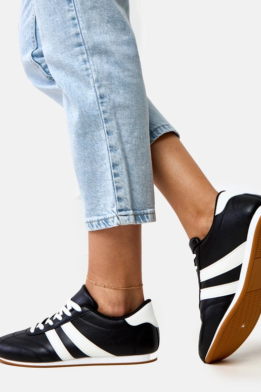 Czarne sneakersy typu tenisówki z... Czarne sneakersy typu tenisówki z...