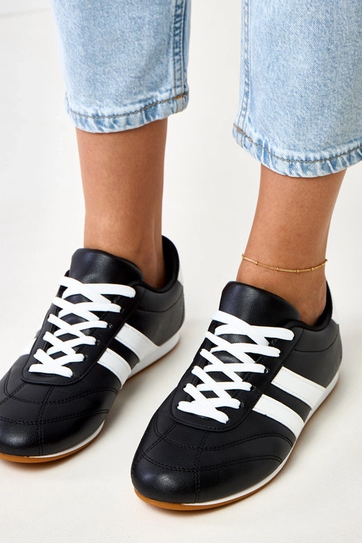 Czarne sneakersy typu tenisówki z... Czarne sneakersy typu tenisówki z...