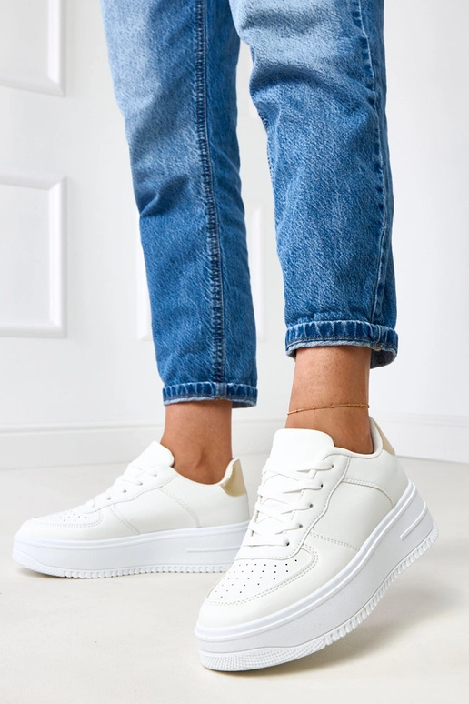 Białe sneakersy na platformie ze... Białe sneakersy na platformie ze...