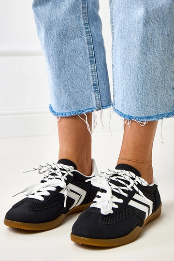 Czarne sneakersy...
