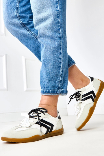 Białe  sneakersy... 2