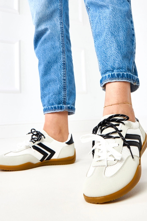 Białe  sneakersy siateczkowe typu... Białe  sneakersy siateczkowe typu...