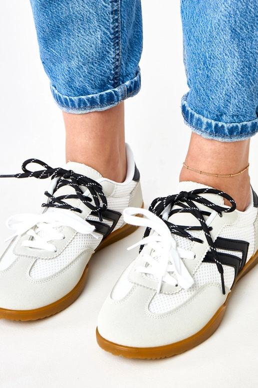 Białe  sneakersy siateczkowe typu... Białe  sneakersy siateczkowe typu...