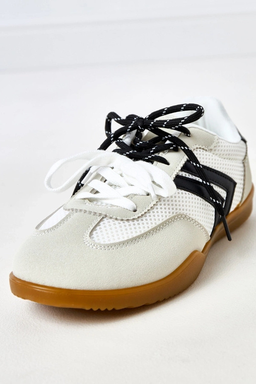 Białe  sneakersy siateczkowe typu... Białe  sneakersy siateczkowe typu...