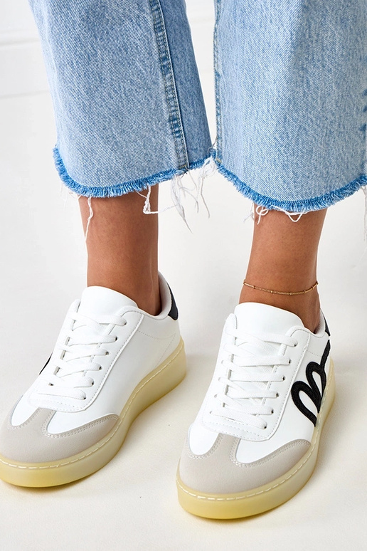 Białe sneakersy na platformie z... Białe sneakersy na platformie z...