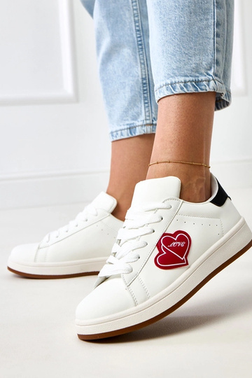 Białe sneakersy na platformie z czerwonymi serduszkami Tela