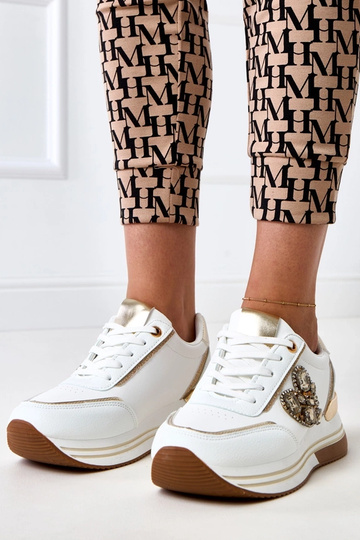 Białe sneakersy na...