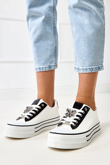 Białe sneakersy na...