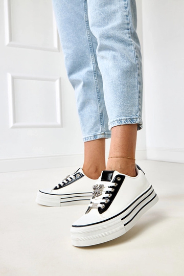 Białe sneakersy na... 2