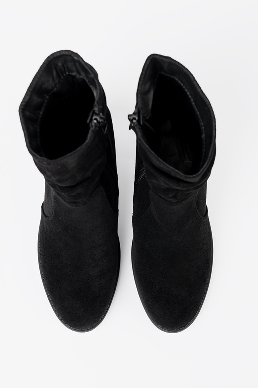 Elegant style boots black on the heel Inith a ruffled upper