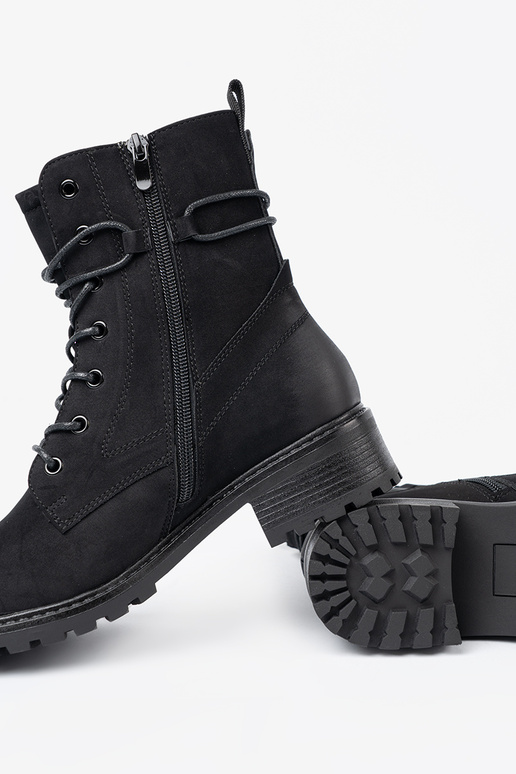 Fashionable black shoes z ozdobnym lacingm