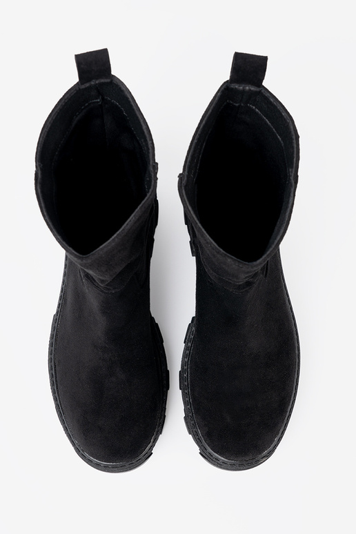 black boots o minimalistycznym kroju
