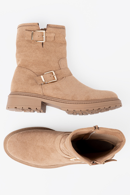 caramel colors boots z ozdobnymi goldenmi klamrami
