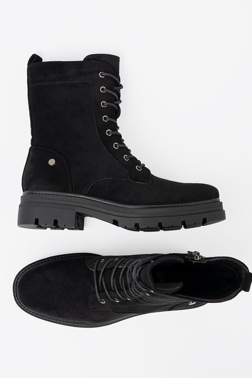 Czarne sznurowane workery na masywnej podeszwie