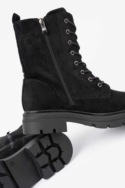 Czarne sznurowane workery na masywnej podeszwie