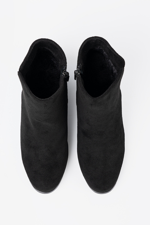 Stylish black boots z eleganckim zdobieniem