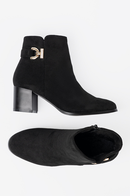Stylish black boots z eleganckim zdobieniem
