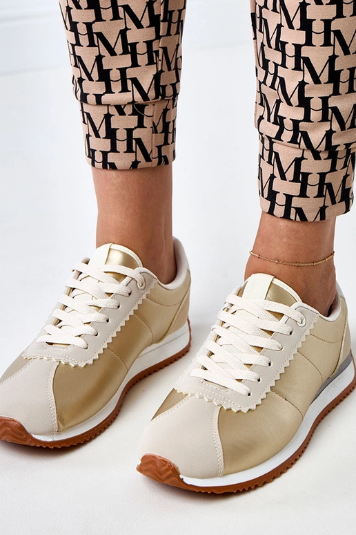 Beżowe sneakersy sportowe z beżową... Beżowe sneakersy sportowe z beżową...