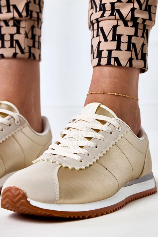 Beżowe sneakersy sportowe z beżową... Beżowe sneakersy sportowe z beżową...