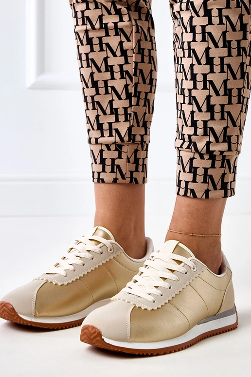 Beżowe sneakersy sportowe z beżową... Beżowe sneakersy sportowe z beżową...