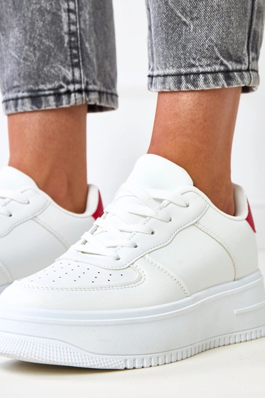 Białe sneakersy na platformie z... Białe sneakersy na platformie z...