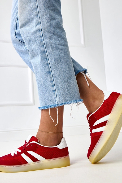 Czerwone sneakersy siateczkowe z... Czerwone sneakersy siateczkowe z...