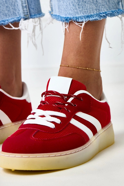 Czerwone sneakersy siateczkowe z... Czerwone sneakersy siateczkowe z...