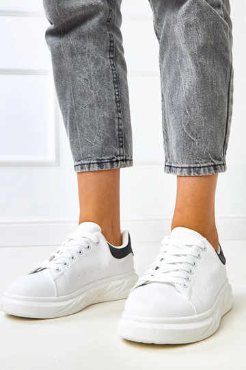 Czarno-białe sneakersy na...