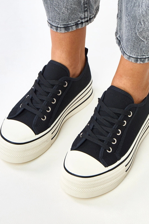 Czarne trampki na platformie Talah