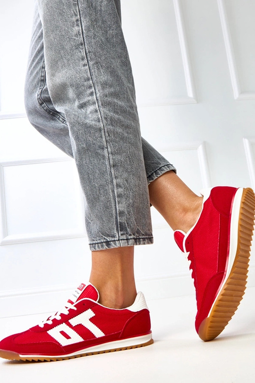 Czerwone sneakersy sportowe z białymi... Czerwone sneakersy sportowe z białymi...