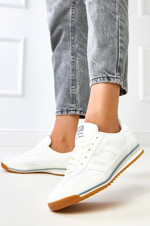Białe sneakersy sportowe z szarymi... Białe sneakersy sportowe z szarymi...