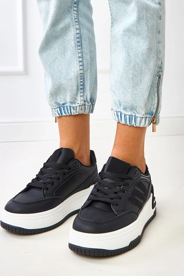Czarne sneakersy na...
