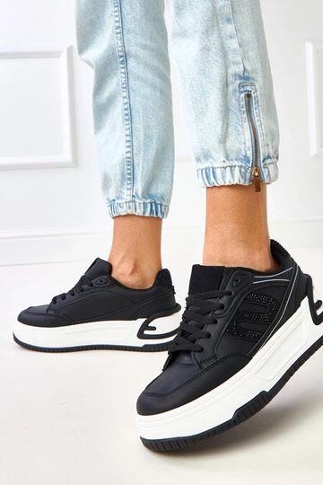 Czarne sneakersy na... 2