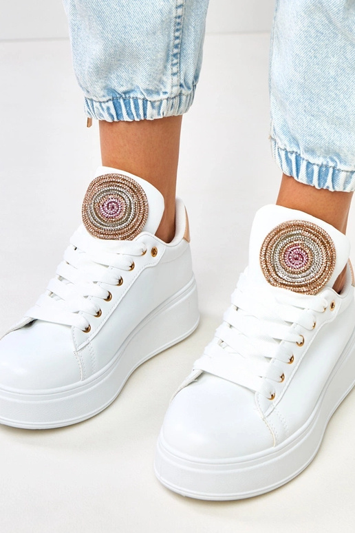 Białe sneakersy na platformie ze... Białe sneakersy na platformie ze...
