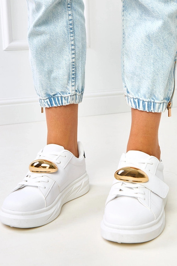 Białe sneakersy na platformie ze złotym akcentem Melania