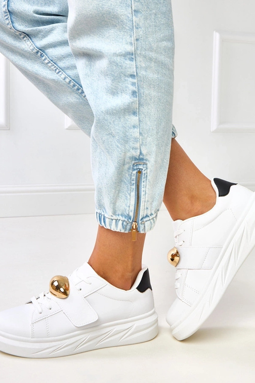 Białe sneakersy na platformie ze... Białe sneakersy na platformie ze...