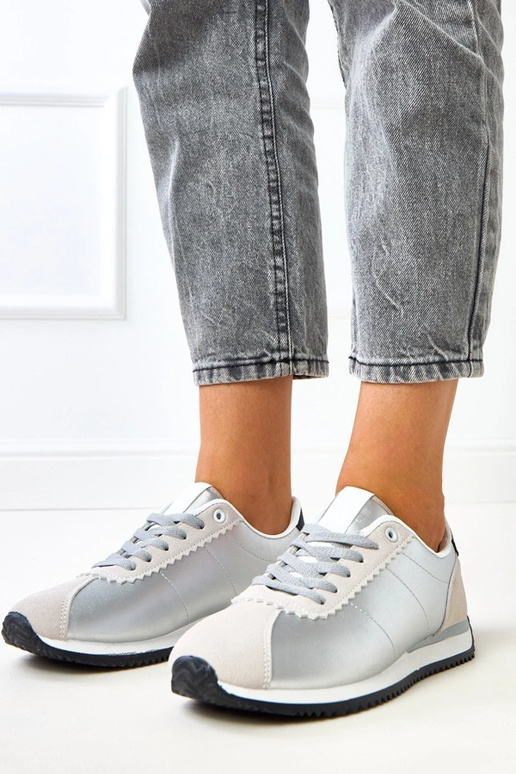 Srebrne sneakersy sportowe z beżową... Srebrne sneakersy sportowe z beżową...