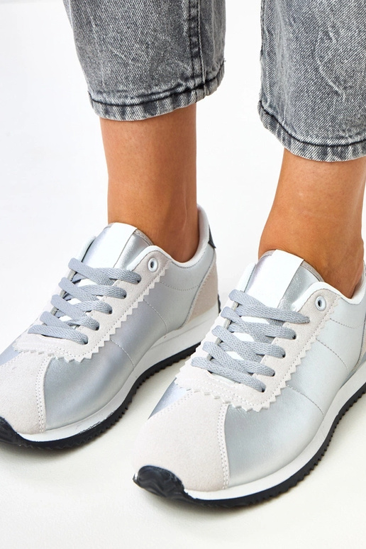 Srebrne sneakersy sportowe z beżową... Srebrne sneakersy sportowe z beżową...