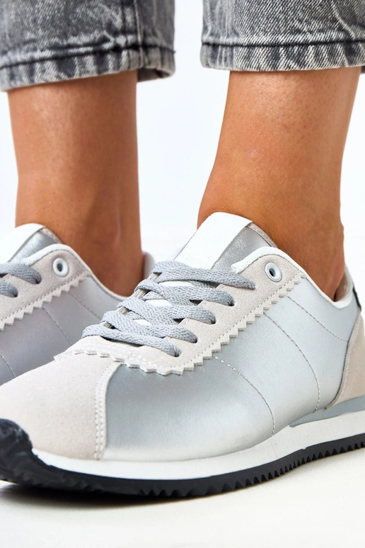 Srebrne sneakersy sportowe z beżową... Srebrne sneakersy sportowe z beżową...