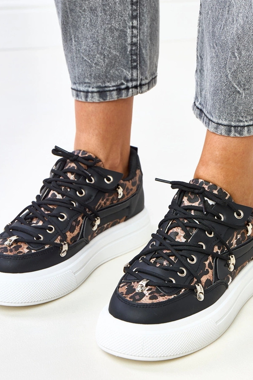 Czarno- białe sneakersy na platformie... Czarno- białe sneakersy na platformie...