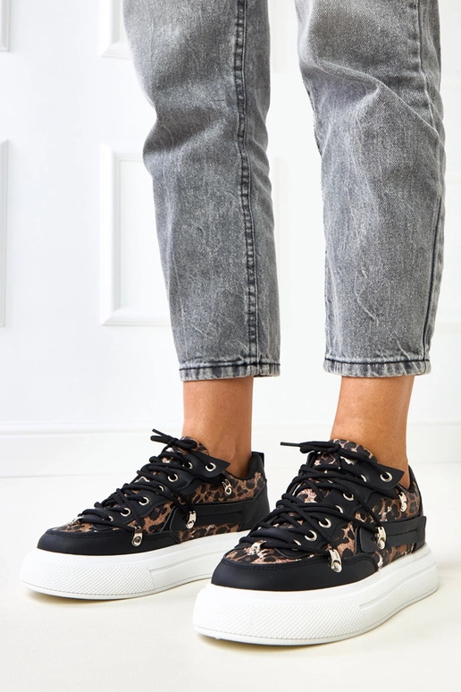 Czarno- białe sneakersy na platformie... Czarno- białe sneakersy na platformie...